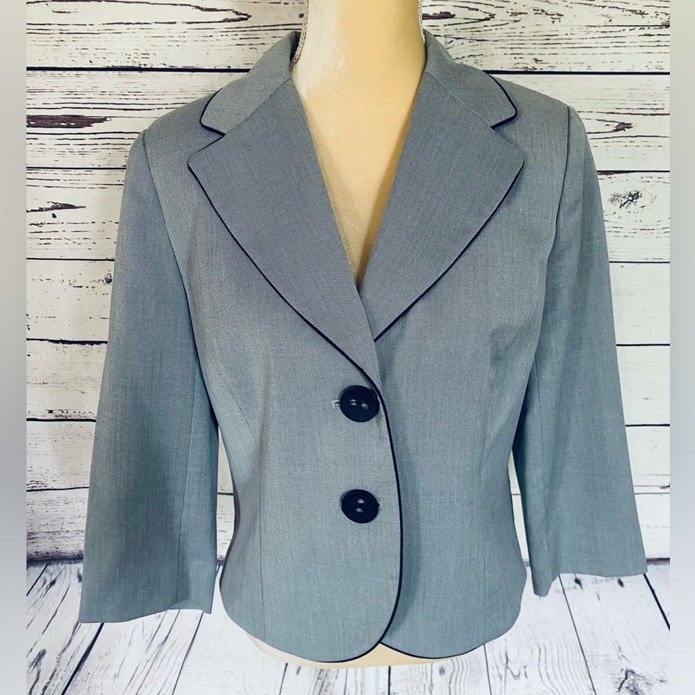Women’s Size 8 Blazer Josephine Gray Lightweight 3/4 Sleeves Big Buttons Soft